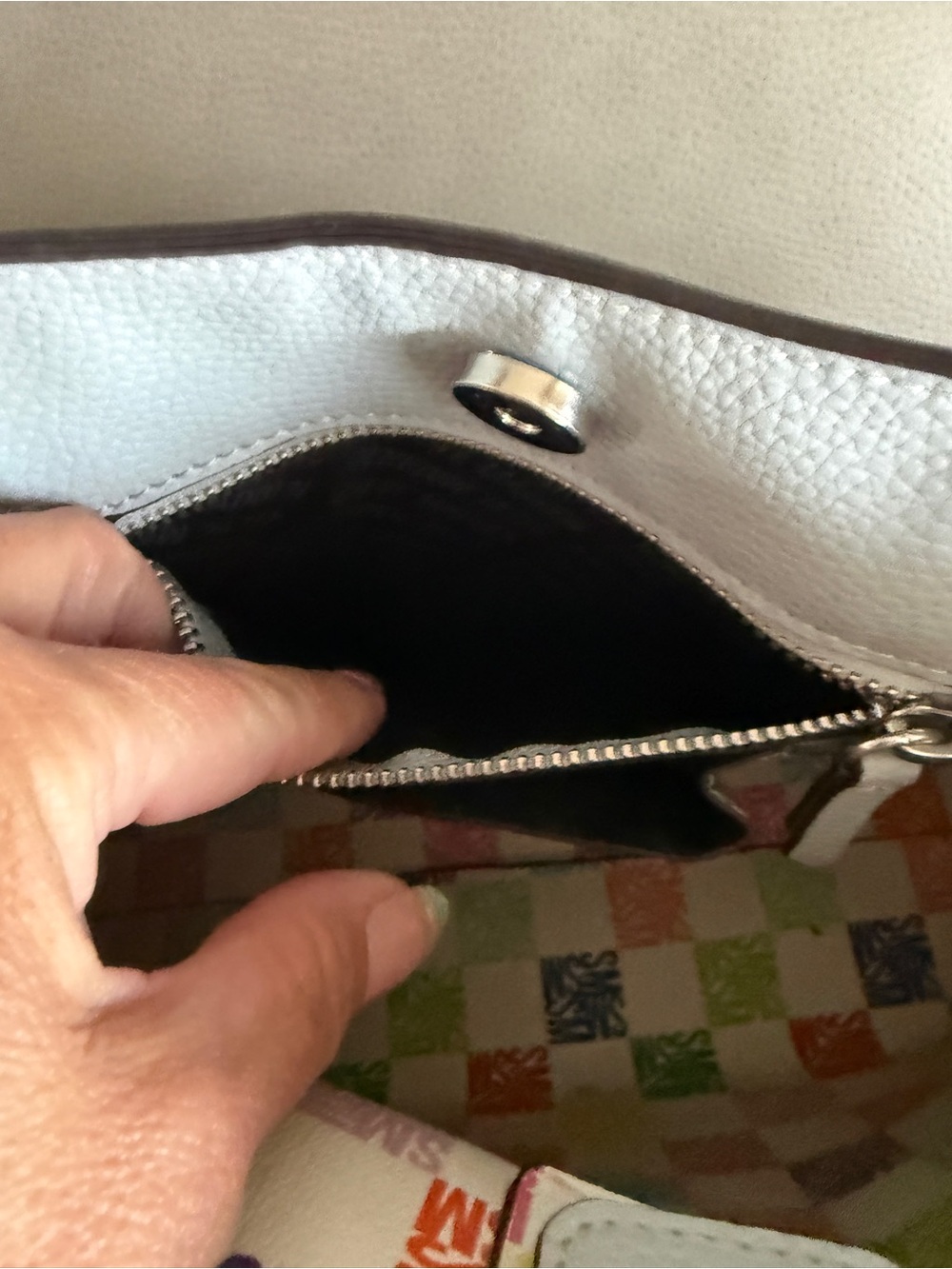 Steve Madden White Tote with Multicolor Logo Pouch - Picture 5 of 8